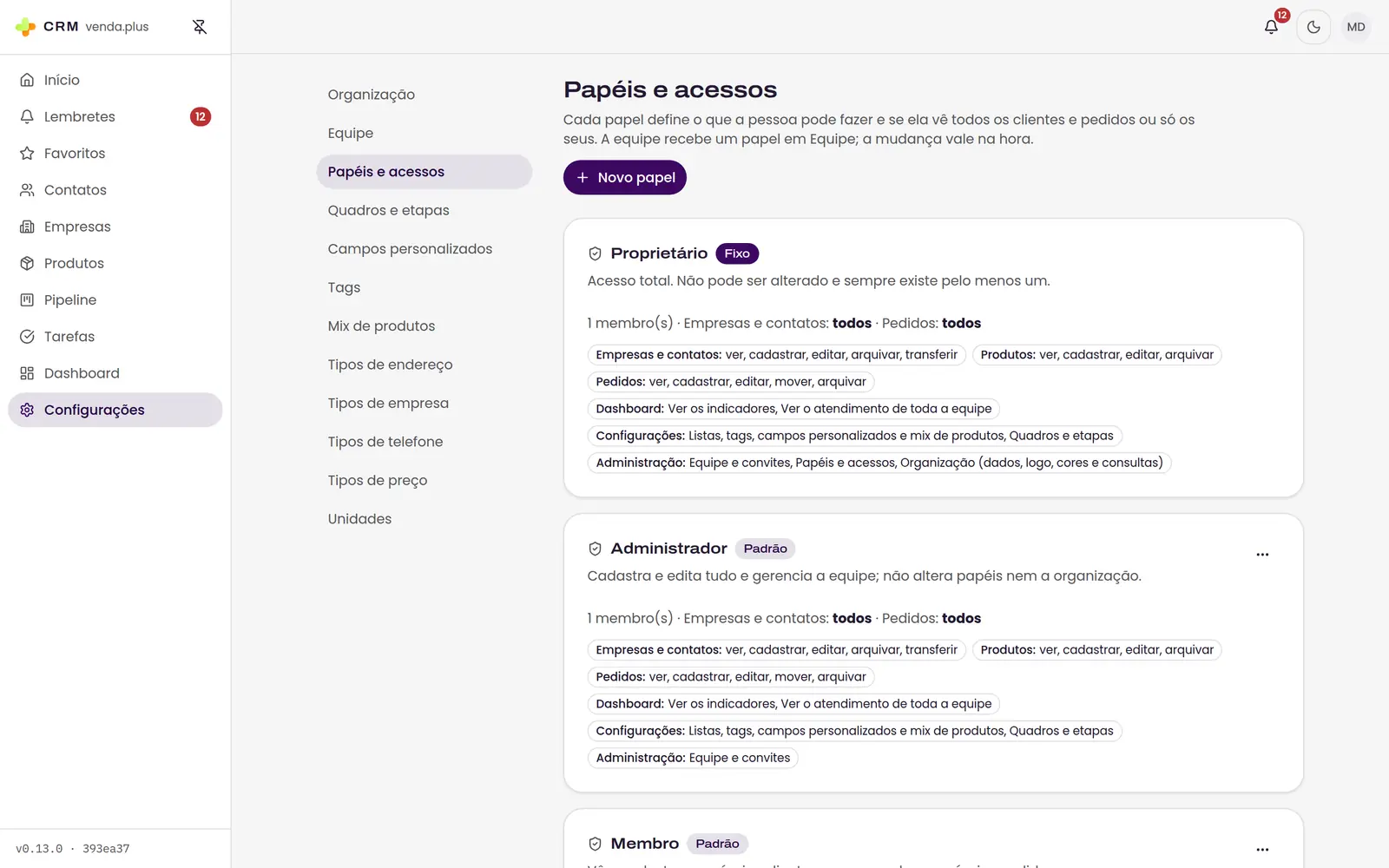 Tela de papéis e permissões, com as permissões marcáveis por área e os escopos de dados de clientes e pedidos.