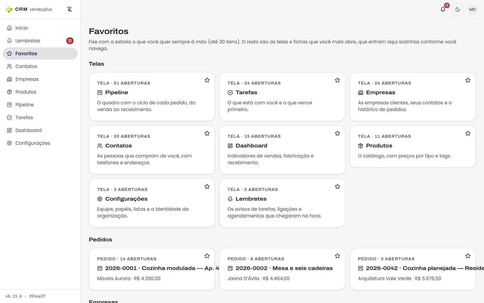 Página de favoritos com os itens fixados no topo e os atalhos automáticos agrupados por tipo.
