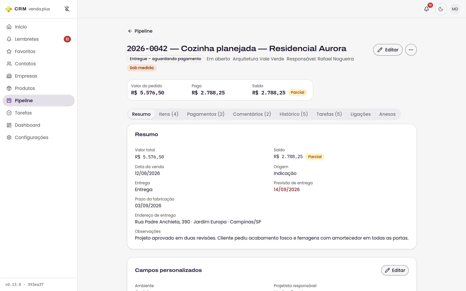 Resumo de um pedido, com dados do cliente, responsável, fabricação e entrega, e o cabeçalho mostrando valor do pedido, pago e saldo.